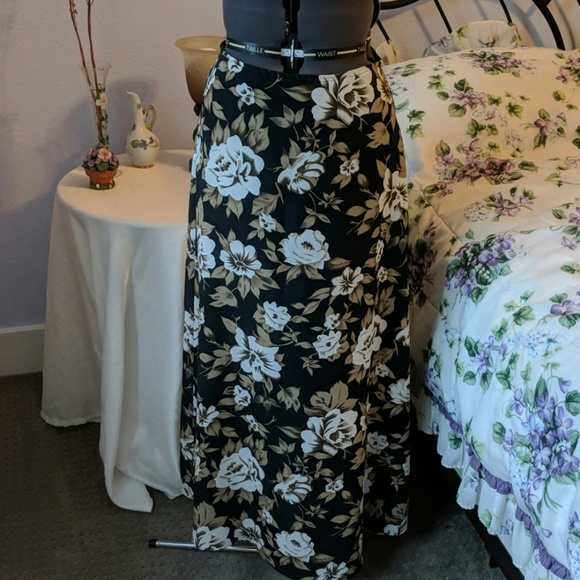 Rikki J Dresses & Skirts - Rikki J Skirt